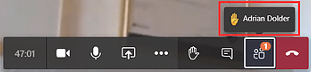 Screenshot Person hebt Hand